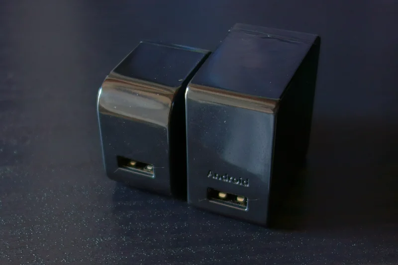 ダイソーの2.1A  USB充電アダプタ 7